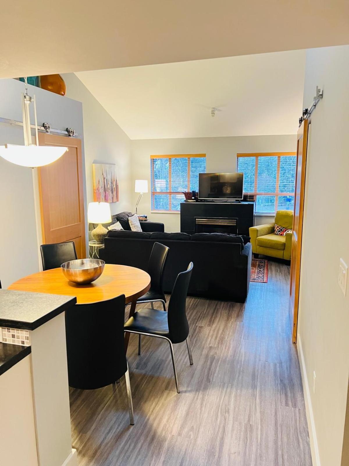 Tyndalstone Lodge 3 Bedroom In The Heart Of Village North Whistler Dış mekan fotoğraf