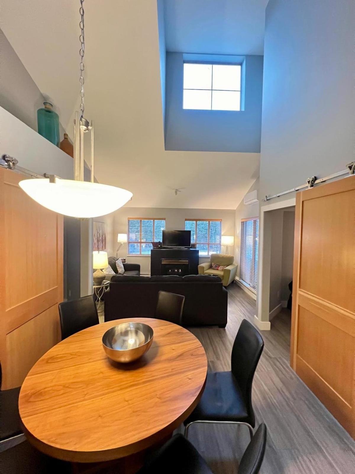 Tyndalstone Lodge 3 Bedroom In The Heart Of Village North Whistler Dış mekan fotoğraf