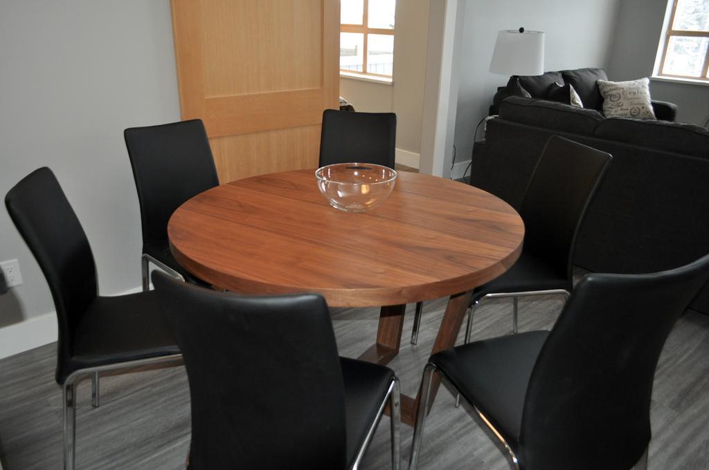 Tyndalstone Lodge 3 Bedroom In The Heart Of Village North Whistler Dış mekan fotoğraf