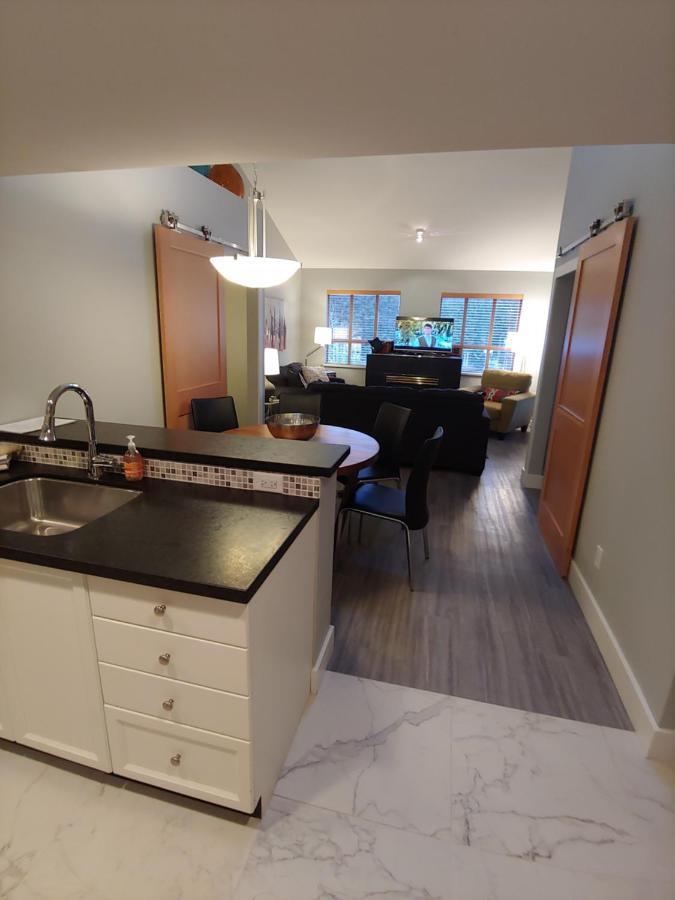 Tyndalstone Lodge 3 Bedroom In The Heart Of Village North Whistler Dış mekan fotoğraf